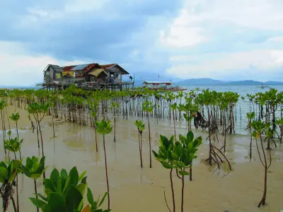 Sustaining Resource Conservation: Economic and Moral Incentives 2 house on sand