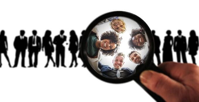How To Choose Between a Focus Group, Survey or Interview: 10 Nice Tips