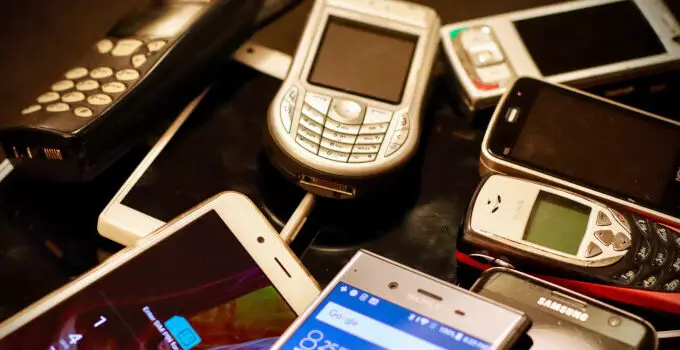 Mobile Phones: Amazing Facts About DynaTAC 8000x and Beyond