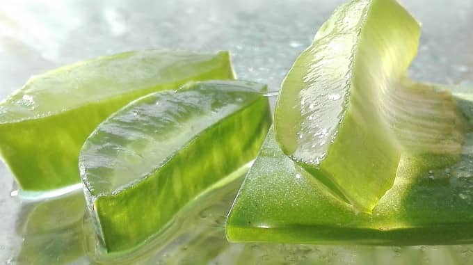 Dandruff Treatment: Two Natural Ways for Healthy Hair 3 Dandruff Treatment: Two Natural Ways for Healthy Hair 2